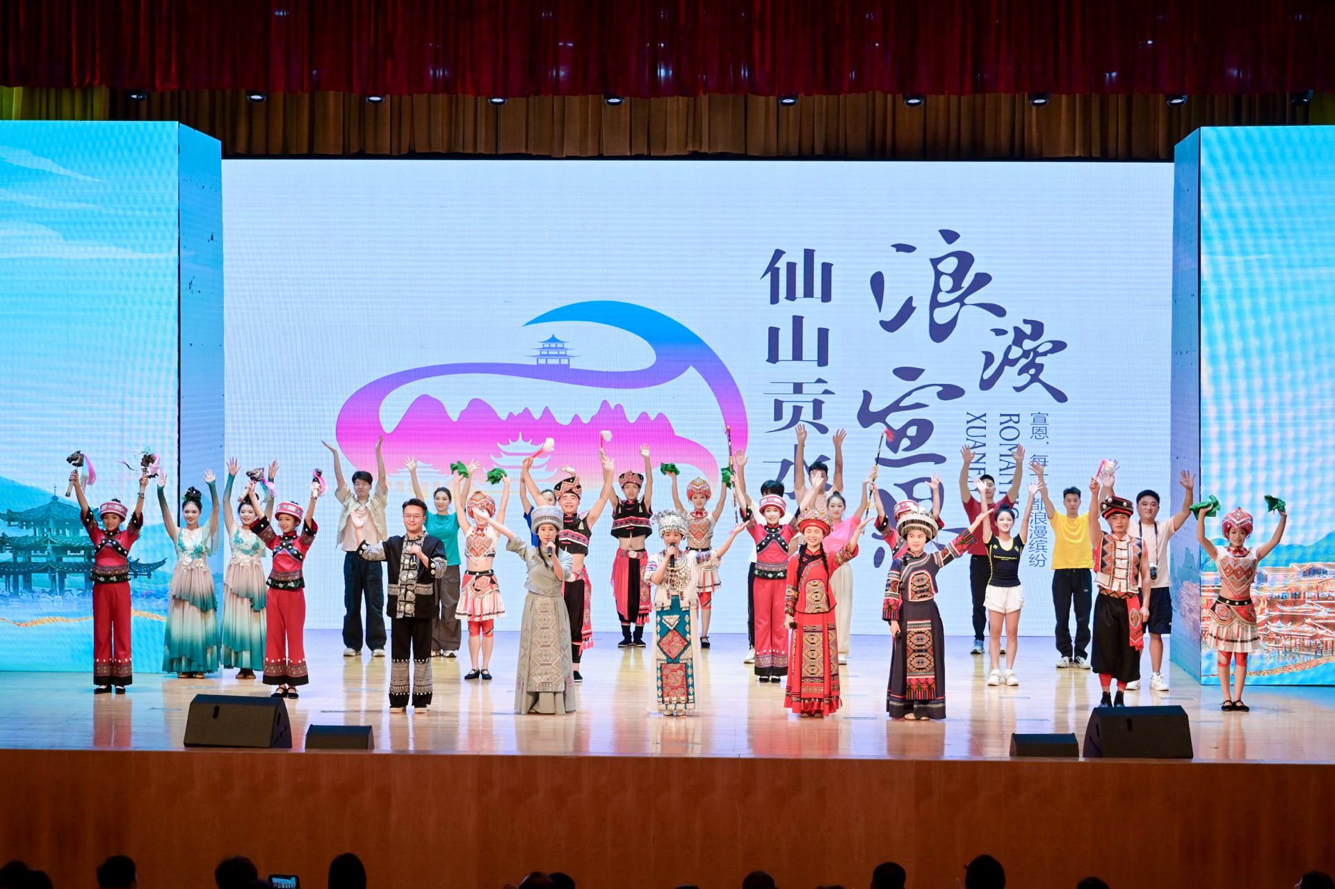 宣恩“涼交會”走進青山區(qū) 土苗風情點亮江城夏夜